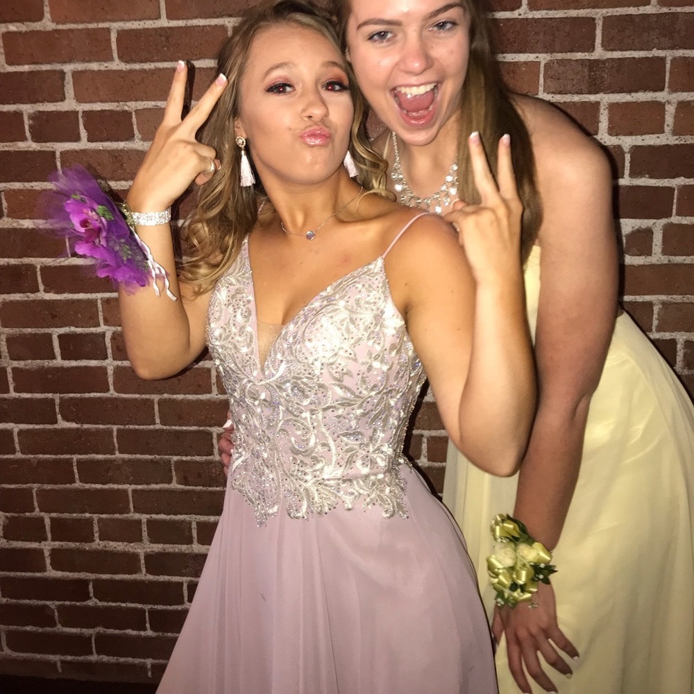 PROM DRESS - Picture 3 of 5